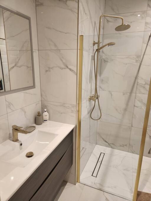 לונדון Newly Refurbished 2 Bed Apartment In Paddington מראה חיצוני תמונה
